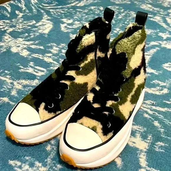 Steve Madden high top furry camouflage platform side, zip sneakers, 10 NWOB